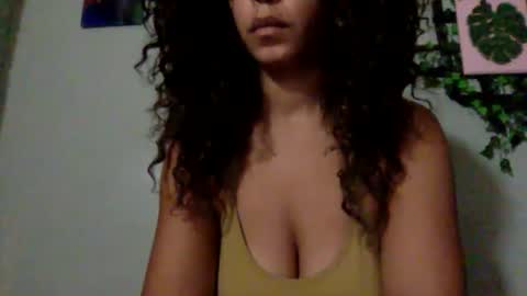 Snapshot of hunyybunz chatting on December 22, 1:01 am Goddess Hunyy online show from December 22, 1:01 am