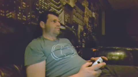 Snapshot of hurley7890 chatting on April 28, 1:37 am hurley7890 online show from April 28, 1:37 am