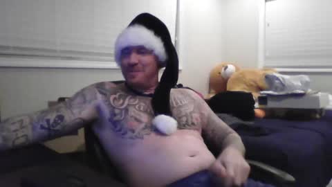 Snapshot of hurricanerodzilla chatting on December 9, 2:56 am hurricanerodzilla online show from December 9, 2:56 am