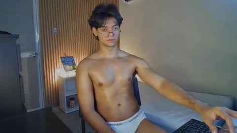 Snapshot of husband_xxx chatting on February 20, 5:15 am husband_xxx online show from February 20, 5:15 am