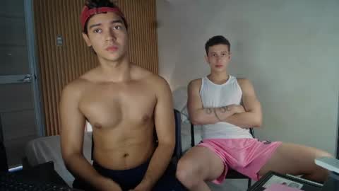 Snapshot of husband_xxx chatting on April 19, 3:33 pm husband_xxx online show from April 19, 3:33 pm