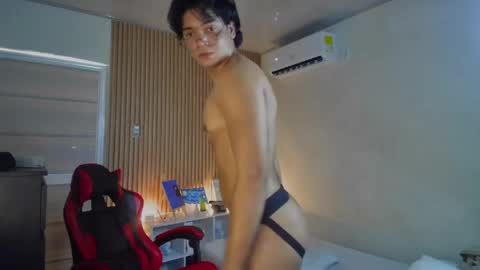 Snapshot of husband_xxx chatting on April 27, 5:55 pm husband_xxx online show from April 27, 5:55 pm