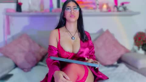 Snapshot of hushaura chatting on December 15, 12:15 am Hushaura online show from December 15, 12:15 am