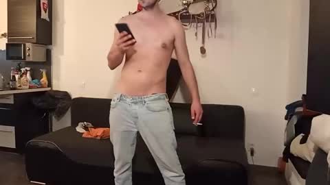 Snapshot of huster_69 chatting on February 1, 4:44 am Huster 69 online show from February 1, 4:44 am