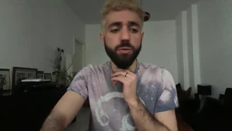 Snapshot of hydraengea chatting on February 22, 3:32 pm IVY online show from February 22, 3:32 pm