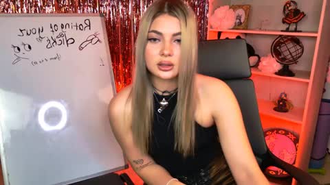 hyileyclark online show from April 4, 9:51 am