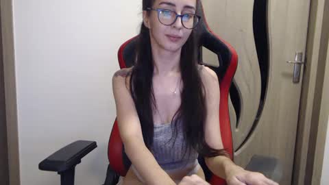 Snapshot of hypefoxxx chatting on February 21, 10:50 am Emma Ava online show from February 21, 10:50 am