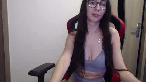 Snapshot of hypefoxxx chatting on February 26, 7:53 am Emma Ava online show from February 26, 7:53 am
