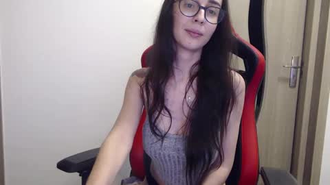Snapshot of hypefoxxx chatting on March 5, 4:13 pm Emma Ava online show from March 5, 4:13 pm