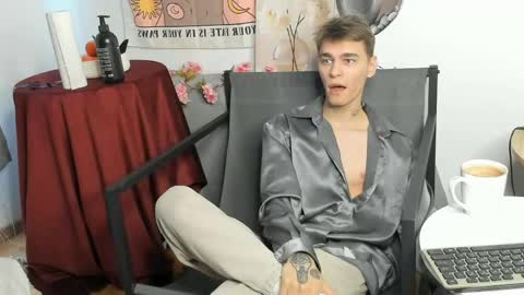 Snapshot of hyper_muse chatting on March 27, 12:05 pm hyper_muse online show from March 27, 12:05 pm