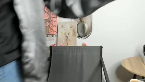 Snapshot of hyper_muse chatting on March 29, 12:05 pm hyper_muse online show from March 29, 12:05 pm