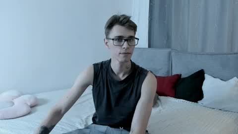 Snapshot of hyper_muse chatting on April 2, 1:09 pm hyper_muse online show from April 2, 1:09 pm