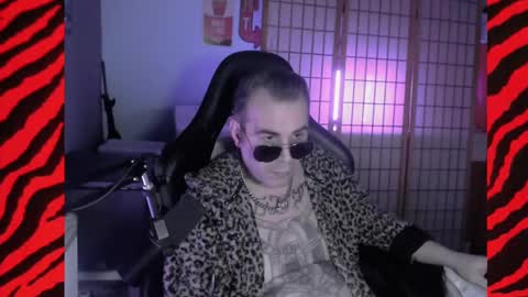 Snapshot of hypnosexray chatting on January 17, 2:08 am Mistress Magenta online show from January 17, 2:08 am