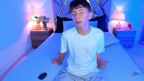 Son Hyunjin online show from October 17, 11:40 pm