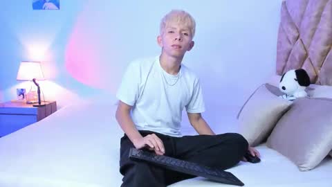 Son Hyunjin online show from January 8, 10:56 pm