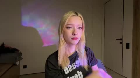Anny online show from June 21, 5:04 pm