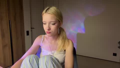 Anny online show from June 26, 7:18 pm