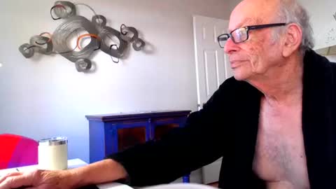 Snapshot of i12cuu12c2 chatting on November 18, 1:48 pm i12cuu12c2 online show from November 18, 1:48 pm