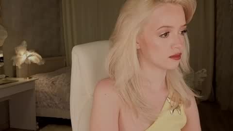 Snapshot of i__am_joss chatting on May 4, 10:39 pm Joselle online show from May 4, 10:39 pm