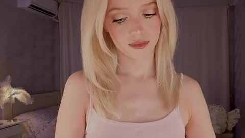 Snapshot of i__am_joss chatting on May 8, 10:15 pm Joselle online show from May 8, 10:15 pm