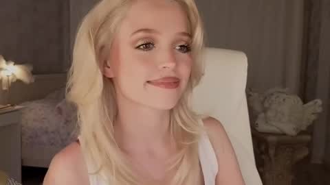 Snapshot of i__am_joss chatting on June 2, 6:54 pm Joselle online show from June 2, 6:54 pm