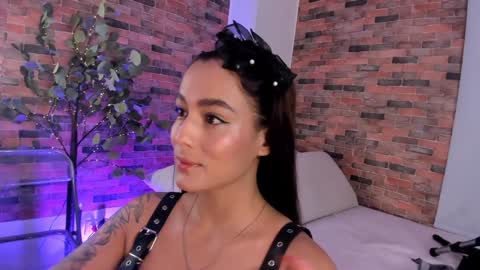 Lucy online show from December 19, 5:07 am