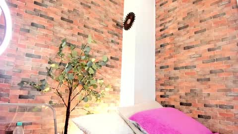 Lucy online show from December 23, 5:06 am