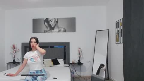 I amSis online show from April 15, 2:02 pm