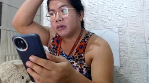 Snapshot of i_drain_u_bitch chatting on June 24, 12:26 pm jamaeca online show from June 24, 12:26 pm