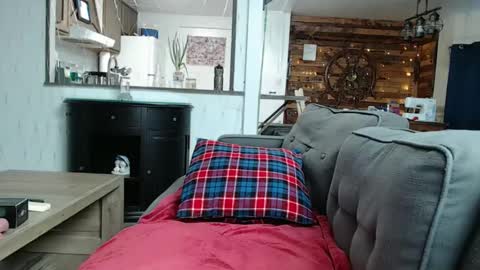 Snapshot of i_fetishize_u chatting on February 2, 9:13 pm ShortStuff online show from February 2, 9:13 pm