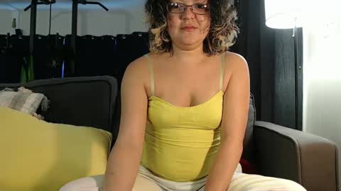 Snapshot of i_fetishize_u chatting on February 22, 3:36 pm ShortStuff online show from February 22, 3:36 pm