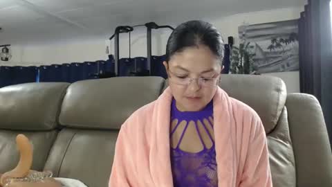 Snapshot of i_fetishize_u chatting on December 22, 7:33 pm ShortStuff online show from December 22, 7:33 pm