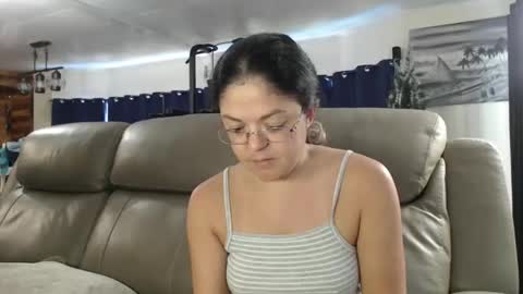 Snapshot of i_fetishize_u chatting on January 16, 3:16 pm ShortStuff online show from January 16, 3:16 pm