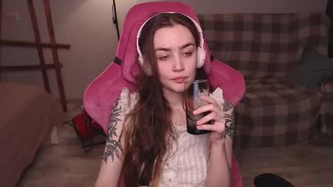 Snapshot of i_love_icecream chatting on October 8, 9:40 am elisabeth online show from October 8, 9:40 am