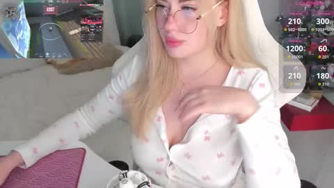 Snapshot of i_want_you_eva chatting on January 10, 3:14 pm HiI am EvaPVT is open online show from January 10, 3:14 pm