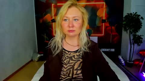 Snapshot of i_will_wake_u_up chatting on May 2, 2:27 am Samanta online show from May 2, 2:27 am