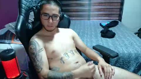 Snapshot of iam_beac chatting on November 30, 6:12 pm Benja online show from November 30, 6:12 pm