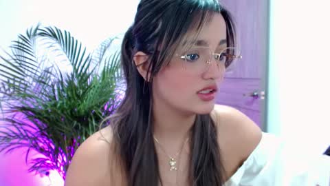 Snapshot of iam_lina chatting on March 21, 7:17 pm iam_lina online show from March 21, 7:17 pm