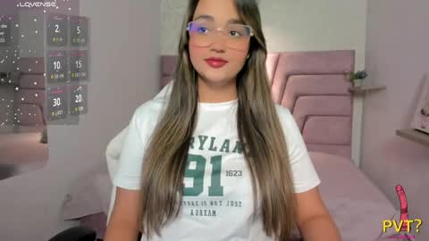 Snapshot of iam_lina chatting on April 5, 2:20 am iam_lina online show from April 5, 2:20 am