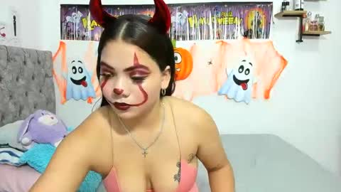 iam_mai online show from October 31, 10:00 pm