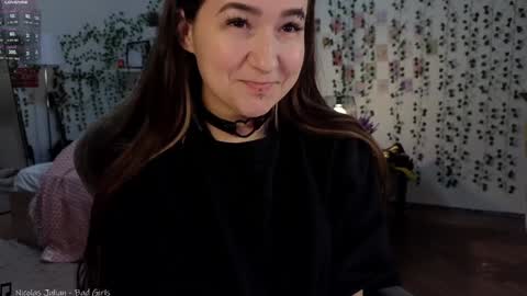 Snapshot of iam_meg chatting on December 24, 2:32 am Meg online show from December 24, 2:32 am