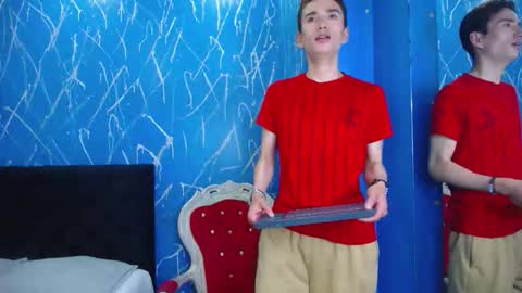 Iam Smith  online show from February 3, 6:40 am