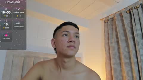 Snapshot of iamjulian_ chatting on January 8, 5:05 pm Juliiiiian online show from January 8, 5:05 pm