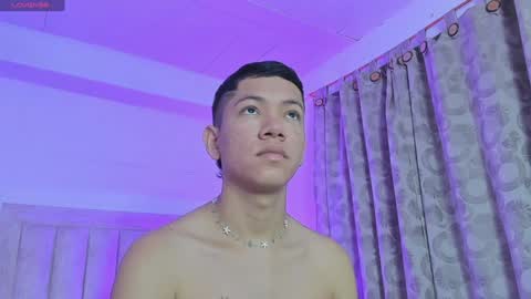 Snapshot of iamjulian_ chatting on January 14, 11:20 am Juliiiiian online show from January 14, 11:20 am