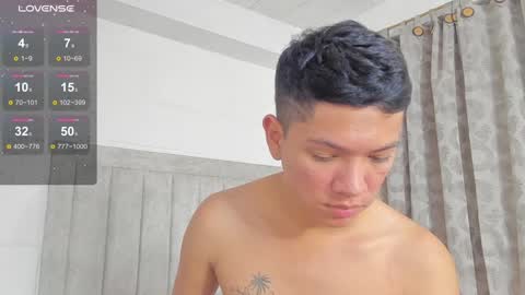 Snapshot of iamjulian_ chatting on January 18, 6:43 pm Juliiiiian online show from January 18, 6:43 pm