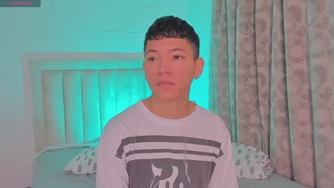 Snapshot of iamjulian_ chatting on January 21, 11:13 am Juliiiiian online show from January 21, 11:13 am