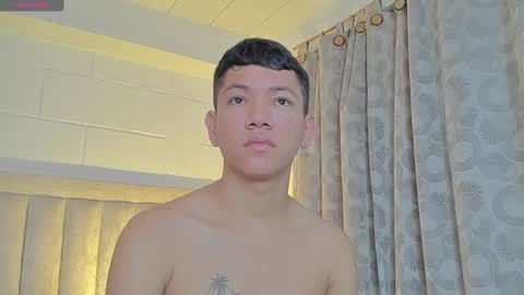 Snapshot of iamjulian_ chatting on January 23, 10:54 am Juliiiiian online show from January 23, 10:54 am