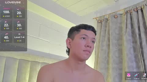 Snapshot of iamjulian_ chatting on January 24, 5:11 pm Juliiiiian online show from January 24, 5:11 pm