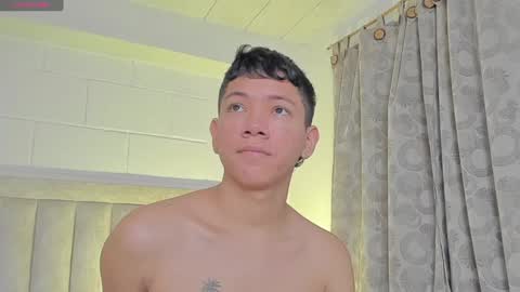 Snapshot of iamjulian_ chatting on January 25, 11:23 am Juliiiiian online show from January 25, 11:23 am