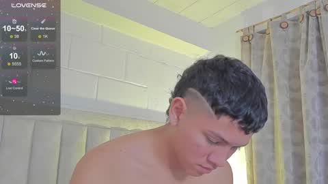 Snapshot of iamjulian_ chatting on January 30, 5:06 pm Juliiiiian online show from January 30, 5:06 pm